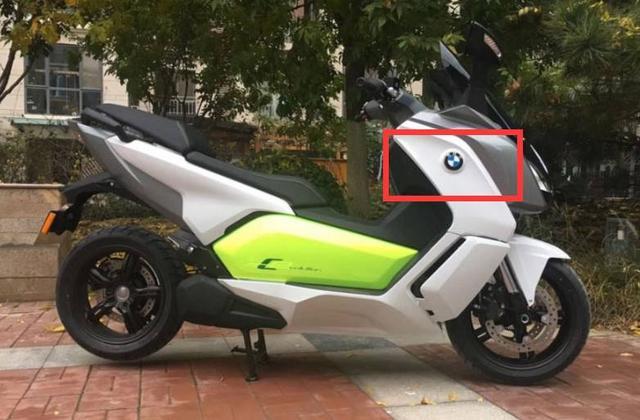 20万一辆宝马电动车,遮风挡雨都不行,充电方式让人扎心!