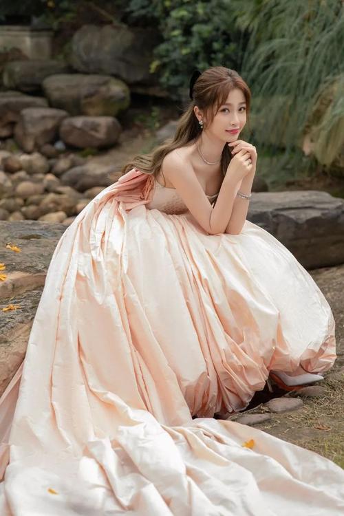 虞书欣gwalla舞台火出圈,她有在认真营业哎