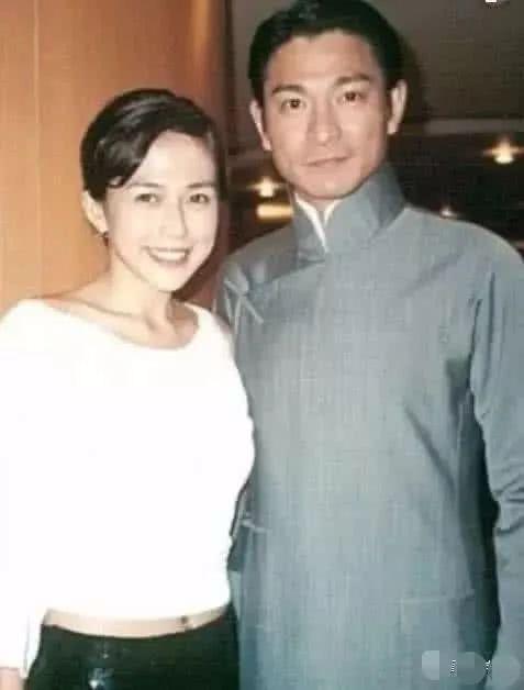 刘德华和谁合影都一脸微笑,唯独和图4,网友:完全不顾
