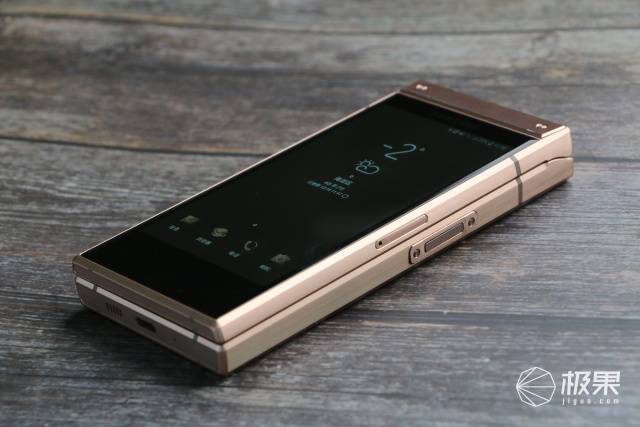 三星w2019翻盖手机评测:"复古味"的奢华,一般人真不懂.