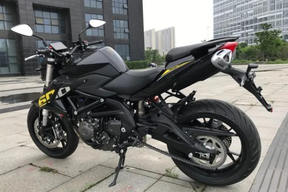 这个设计来源是沿用的贝纳利黄龙至尊巡航版的设计,做了一些小的设计