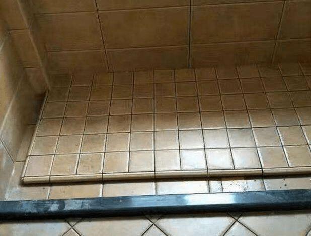 隔壁家淋浴房做了拉槽设计,排水速度比原来快10倍,我立马效仿了