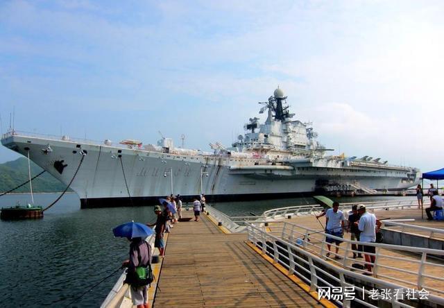 图为航母公园明斯克号.