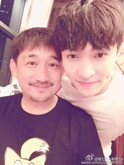 女友李琪琪带你看张艺兴幕后生活的故事!