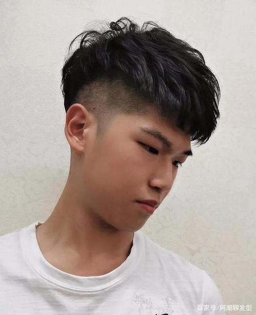 男生夏季发型别再乱剪了,理发师建议这3款,清爽帅气又显年轻!