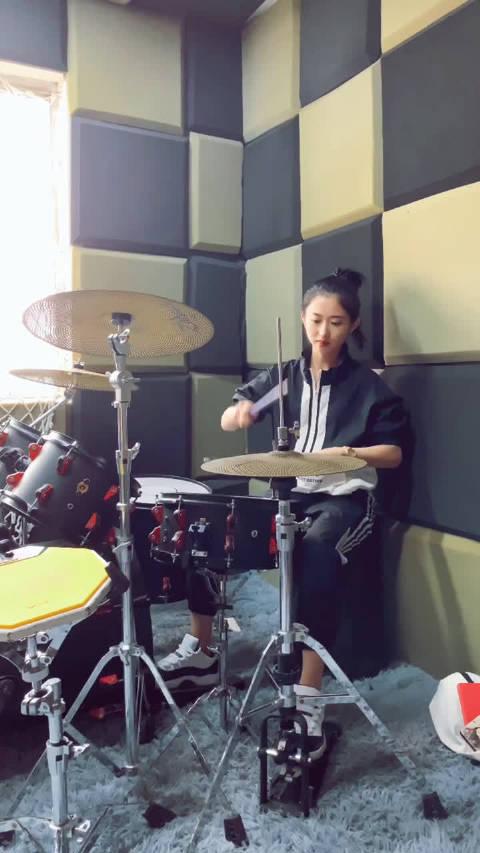2019-10-6 来自 刘莹莹超话 关注