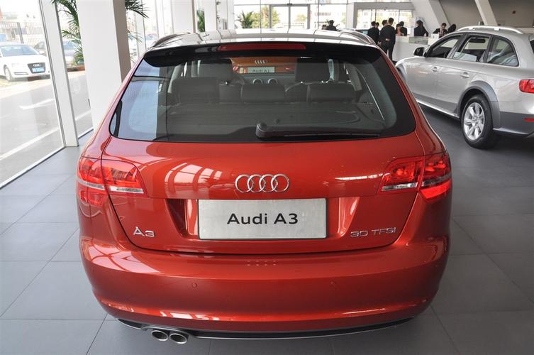 奥迪a3 sportback 30 tfsi 豪华型