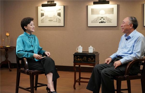 《杨澜访谈录》聚焦后疫情时代的中国经济