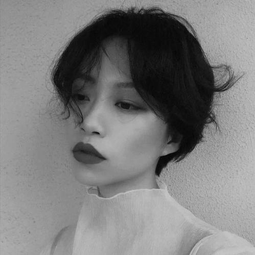 超霸气ins风真人女生黑白头像