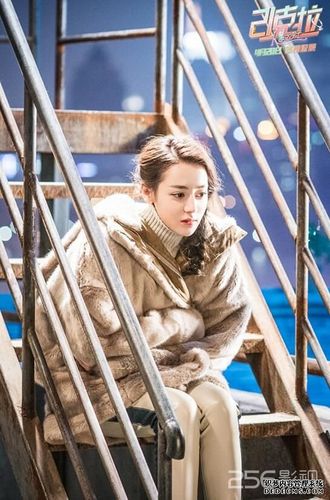 《21克拉》曝终极海报 郭京飞迪丽热巴剪断过去