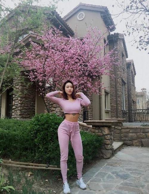 《天天向上》中初代健身网红宋昱欣,坚持努力锻炼,拥有曲线身材