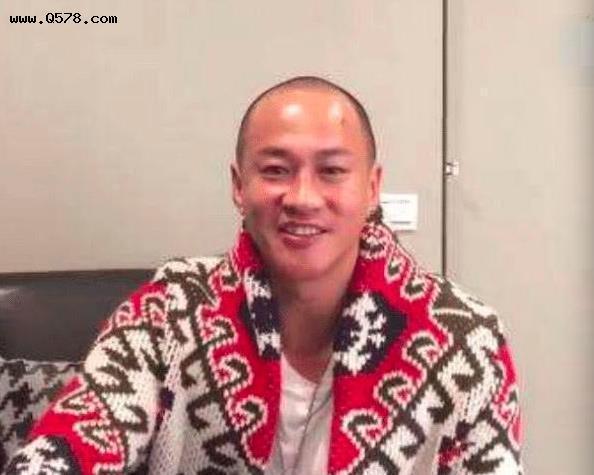 何润东怎么胖成这样了,发福严重油腻不已,像极了巨石强森