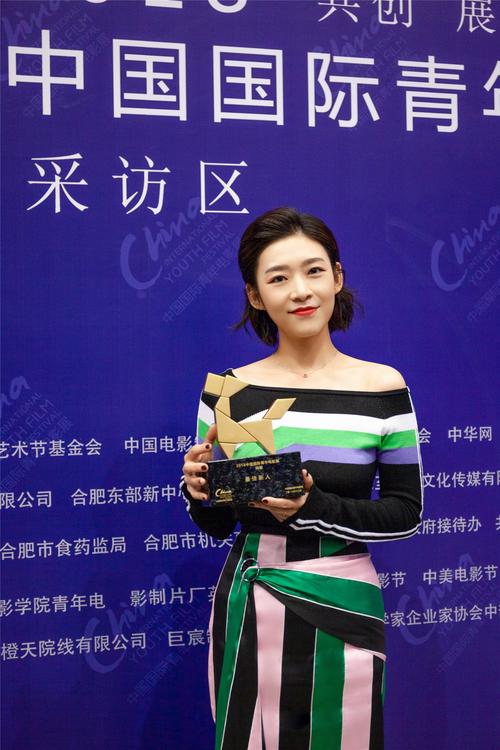 荣获网络剧最佳新人奖 吕晓霖:未来还有更多可能