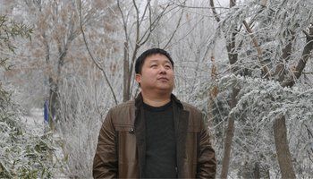 的研究与创作,其作品多次入选全国美展并获奖,并被众多专业机构及个人