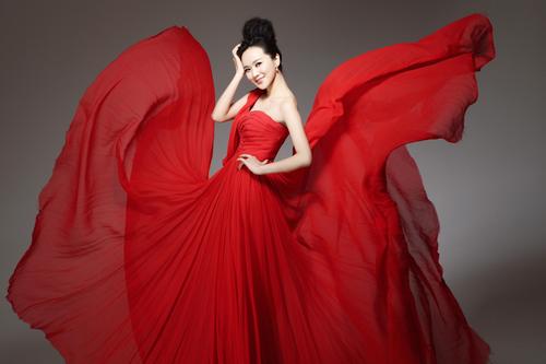  p>陈燕妮,女,出生于安徽,中国民族唱法青年女歌手, a target="_blank