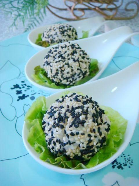 首页 菜谱分类 芝麻饭团              黑白芝麻虽小,营养确很丰富