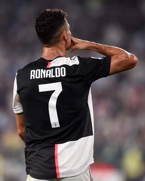 2020年春节,新冠病毒肆虐,小小罗已经变成c罗.