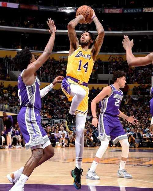 英格拉姆被选中以来就一直跟随基夫训练,去年他们专注于:1,投篮以及