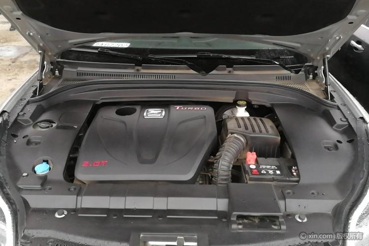 众泰sr9发动机舱