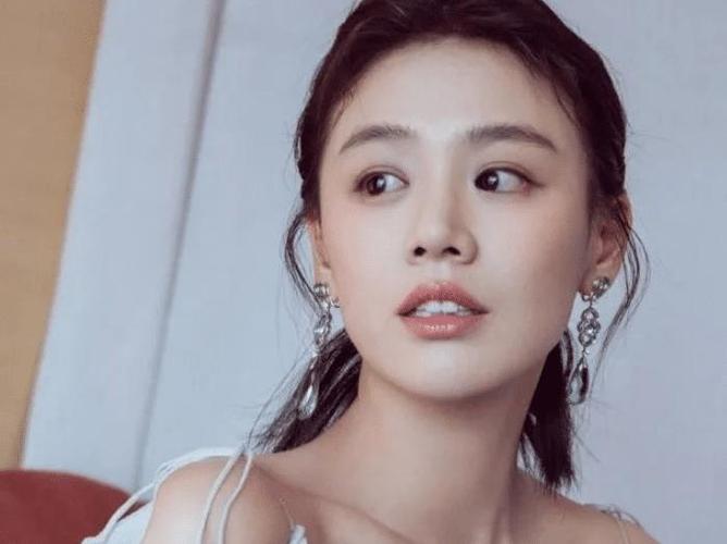 原创马思纯景甜阚清子31岁我都信了, 但唯独结婚生女的她让人难以置信