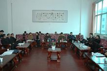 1969年应征入伍. 1997年张选进出任钟山区委书记.