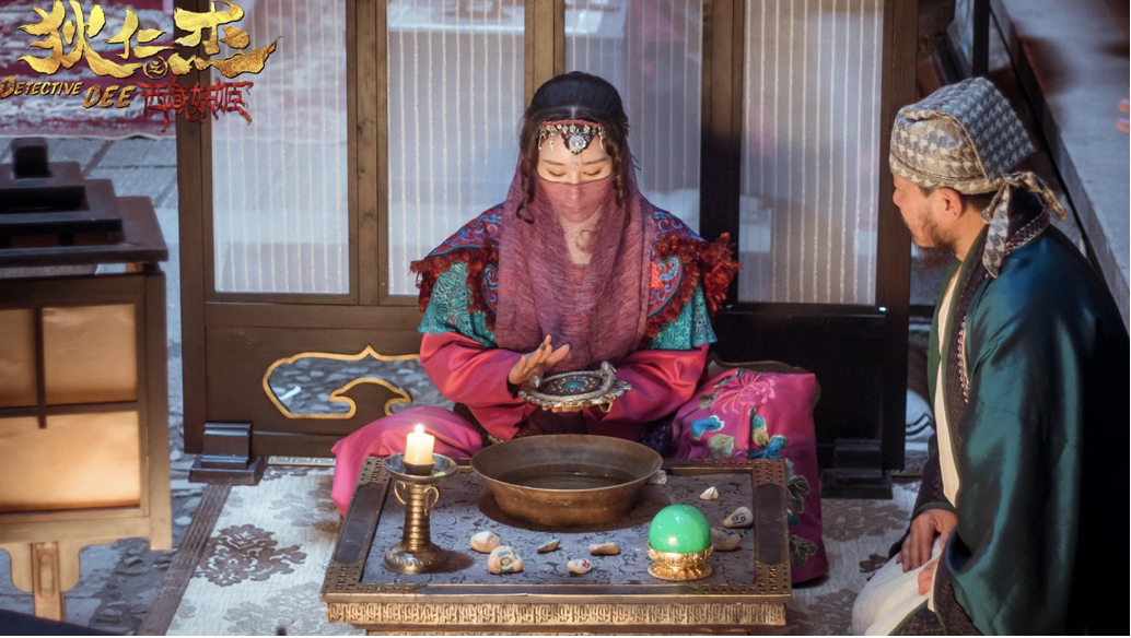 《狄仁杰之西域妖姬》爱奇艺平台今日上线 红绸悬案终