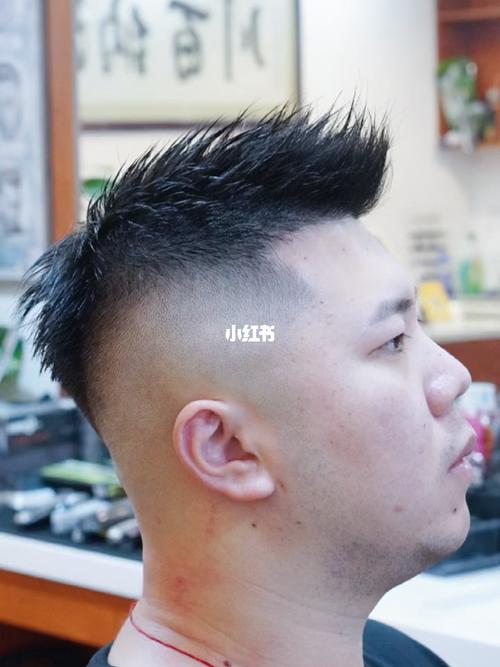 美式前刺发型_发型_蓝调barbershop男士理发馆攻略_男士发型_设计