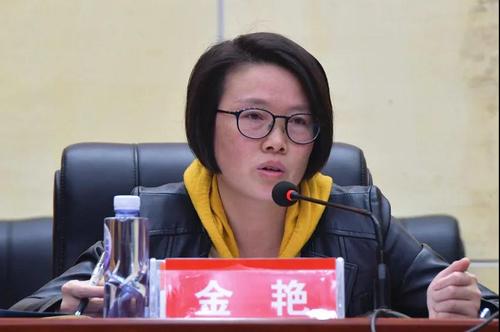 金艳主持召开2020年全县校园,校车安全管理工作培训会议