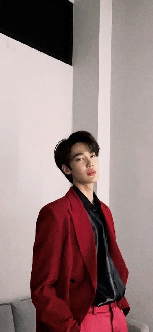 超话94#dew开通微博#95#dew 花泽类# 95自修无水印壁纸 93抱