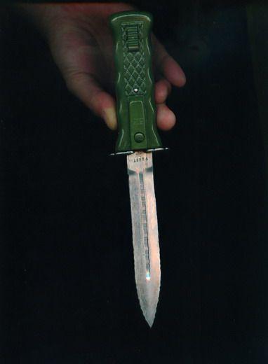 [原创]一把303老式警用匕首,请大家鉴定真伪!谢谢!