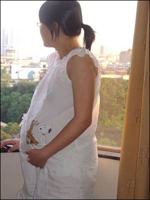 女生网恋执意生下双胞胎 男友消失记者援助(图)