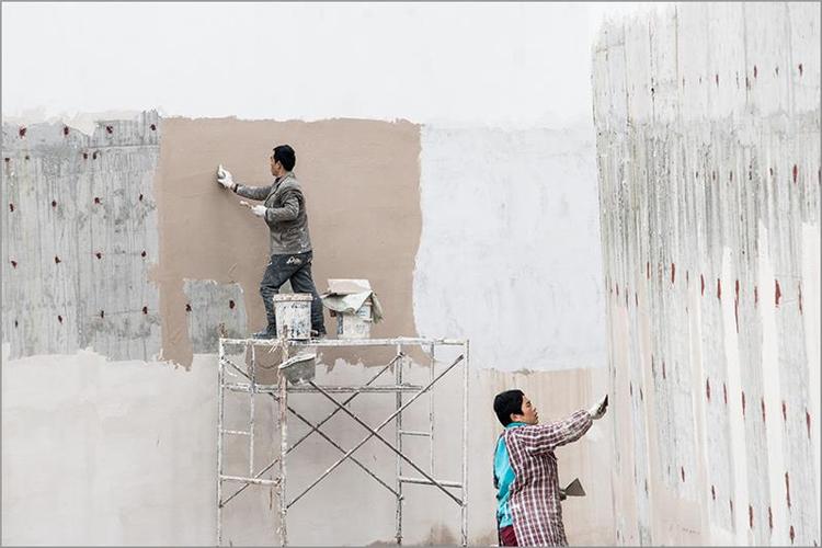 抹墙工人
