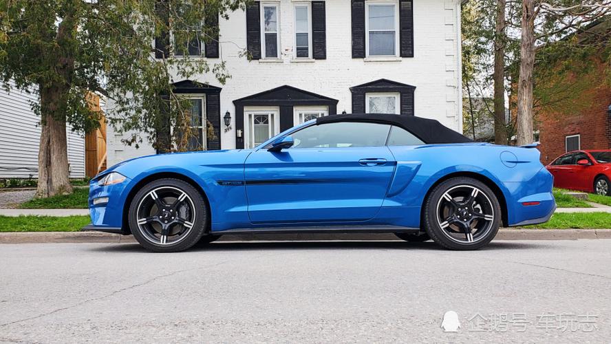 2021款福特野马gt高级敞篷车跑车:大排量美式肌肉