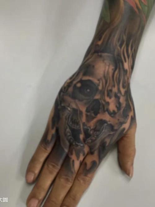 手背骷髅_纹身图案手稿图片_江立的纹身作品集