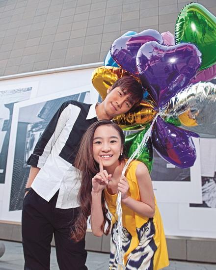 mi2曝光抢眼街拍写真 俊男美女被赞天作之合