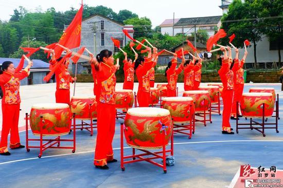 岳阳禁炮出新招 锣鼓队取代鞭炮