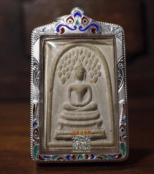 崇迪佛牌顶级高僧,也是拉玛九世皇的恩师,龙婆贵是挡灾,招财法门一代