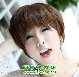 适合圆脸女生的短直发扮年轻必备发型