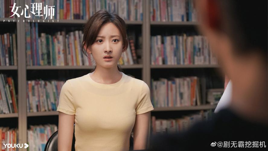 女心理师姚可欣一套立人设的操作下来属实是把我惊讶到了