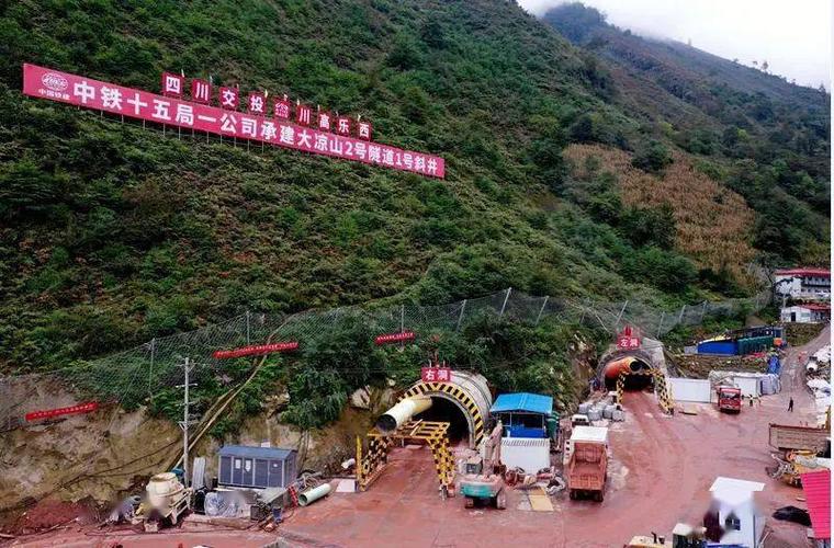 速度 力度丨感受乐西高速施工现场建设"温度"