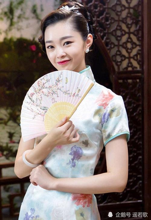 旗袍能把东方女子的美展现得淋漓尽致,宋轶的旗袍装极