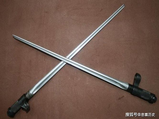 三棱军刺是我军装备的军刺中知名度最高的,网络关于三棱军刺浸泡过