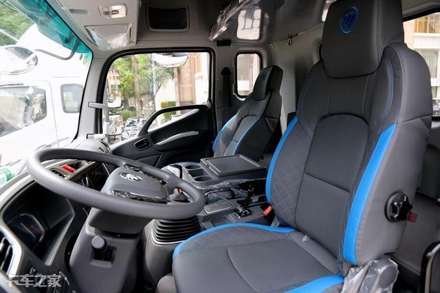 220马力6米2高顶双卧,福田欧航r系载货车内饰太抢眼了