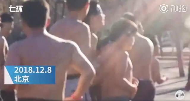 男孩零下十度赤膊跑:有利培养男子汉精神,真的有用吗?