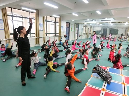 舞蹈兴趣小组