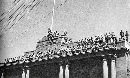 图   中国人民解放军占领南京总统府(部分照片来自网上,向作者