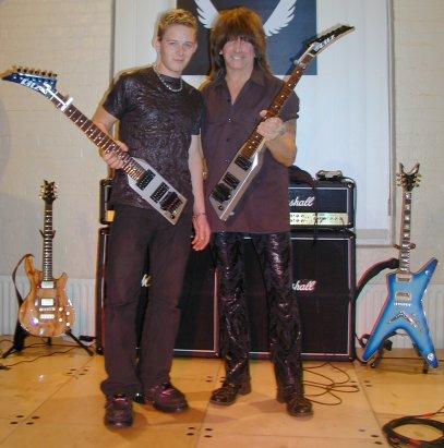  p>迈克 安格鲁(michael angelo)著名电吉他演奏家,功力深厚,弹吉他