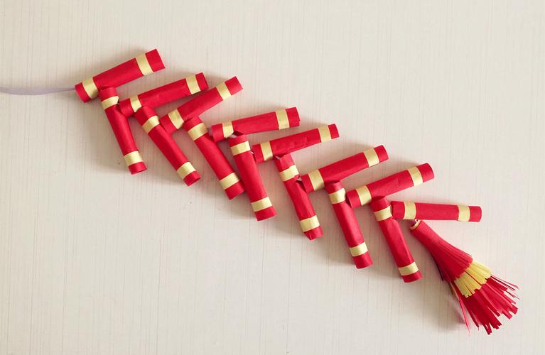 这串小鞭炮做完了,红红的很喜庆吧