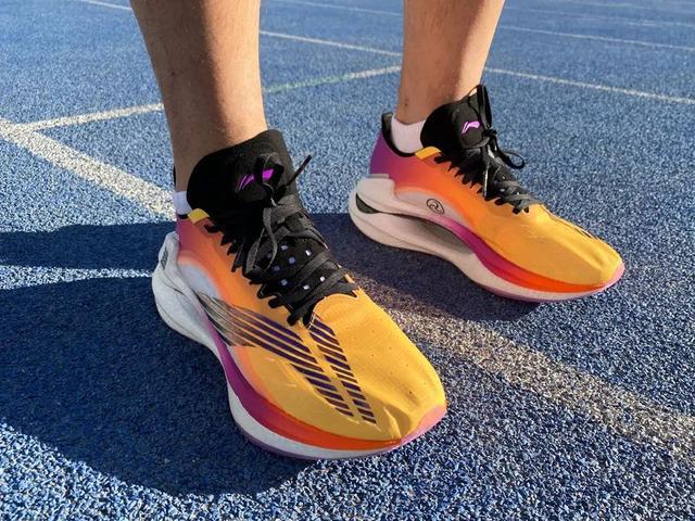 漫谈李宁碳板跑鞋(追风,飞电,绝影),除了实力还有那么多话题