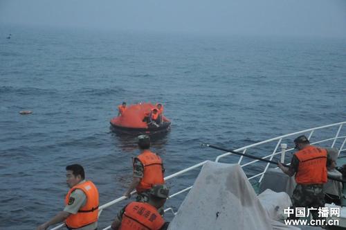 一运煤船在大连海域沉没 辽宁海警勇救13名遇险船员